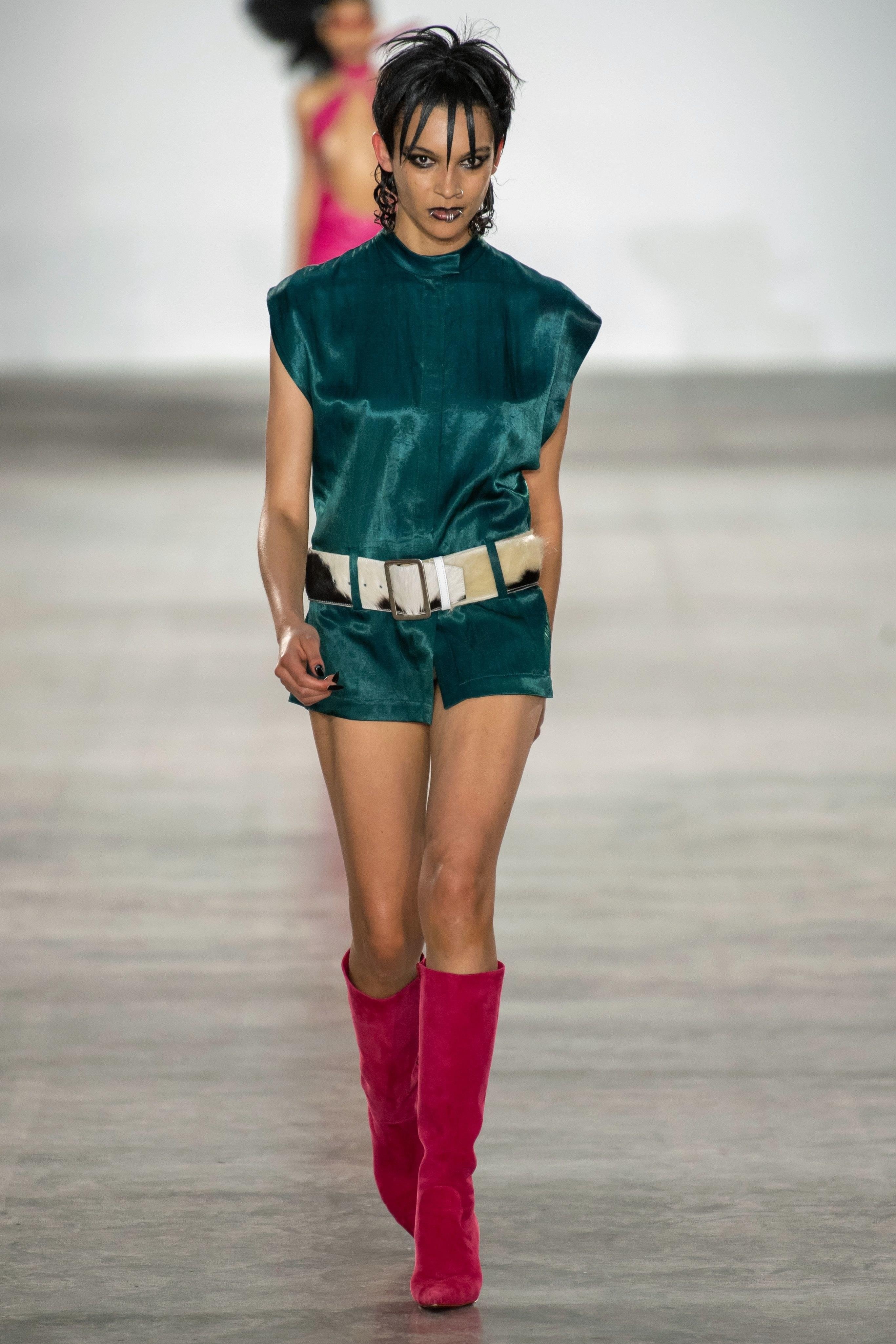 Nguoi mac mac ho anh 3