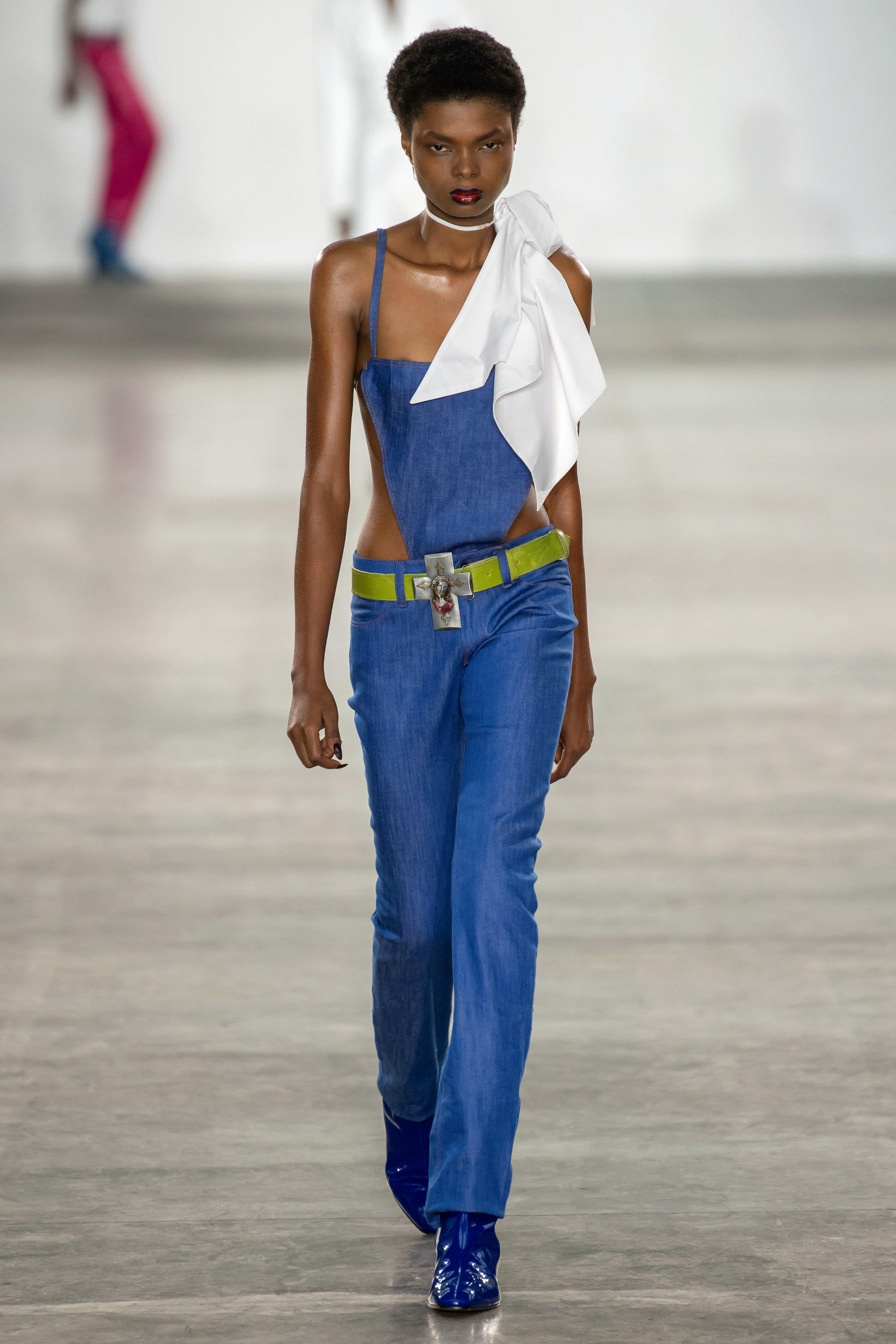 Nguoi mac mac ho anh 4