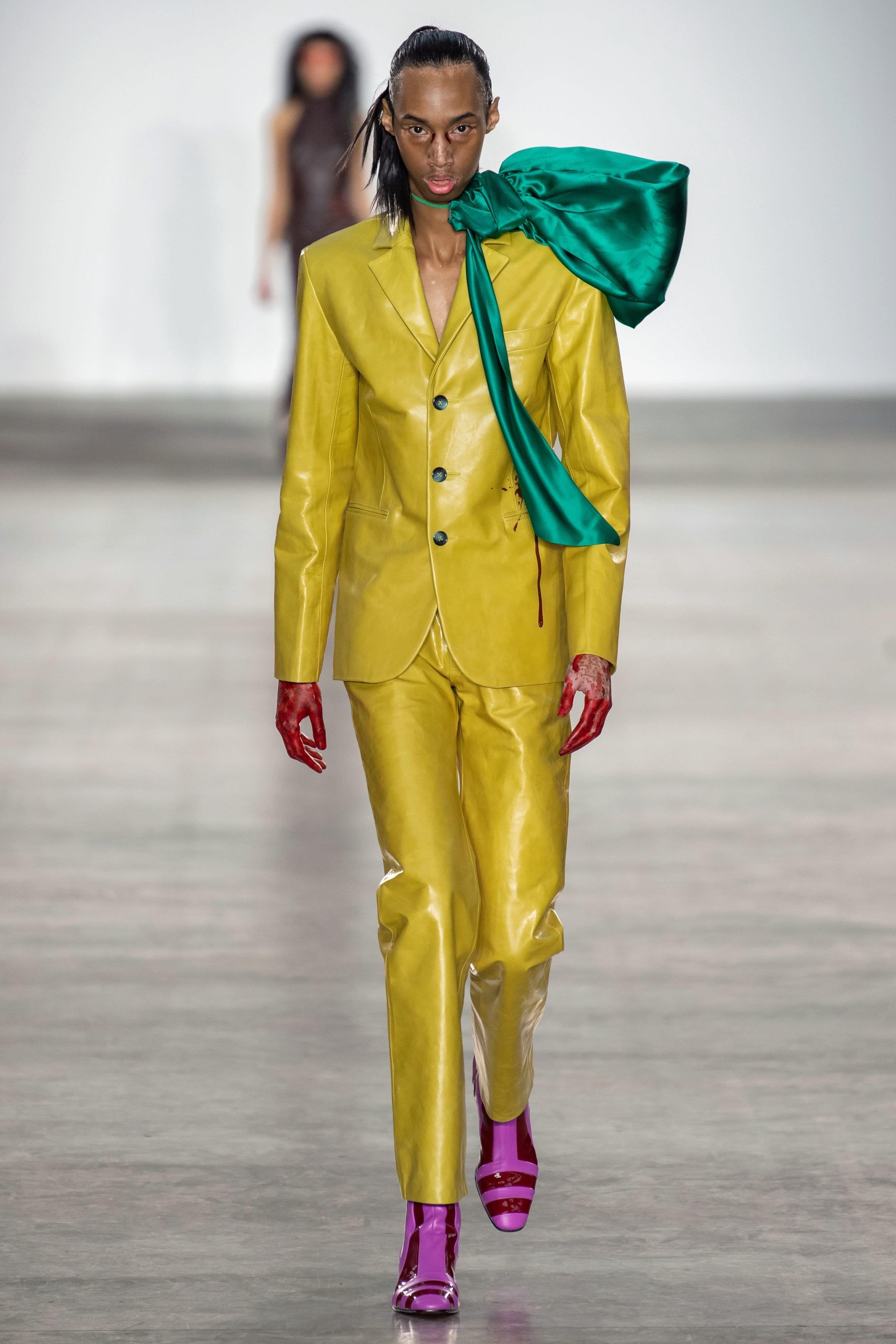 Nguoi mac mac ho anh 9