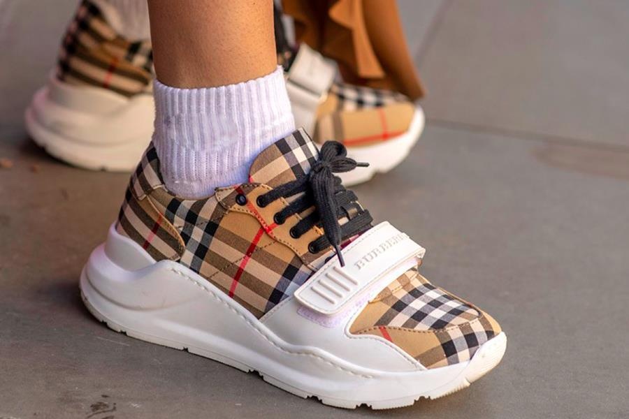 7 mau sneakers noi bat tai Tuan le thoi trang Thu - Dong 2019 hinh anh