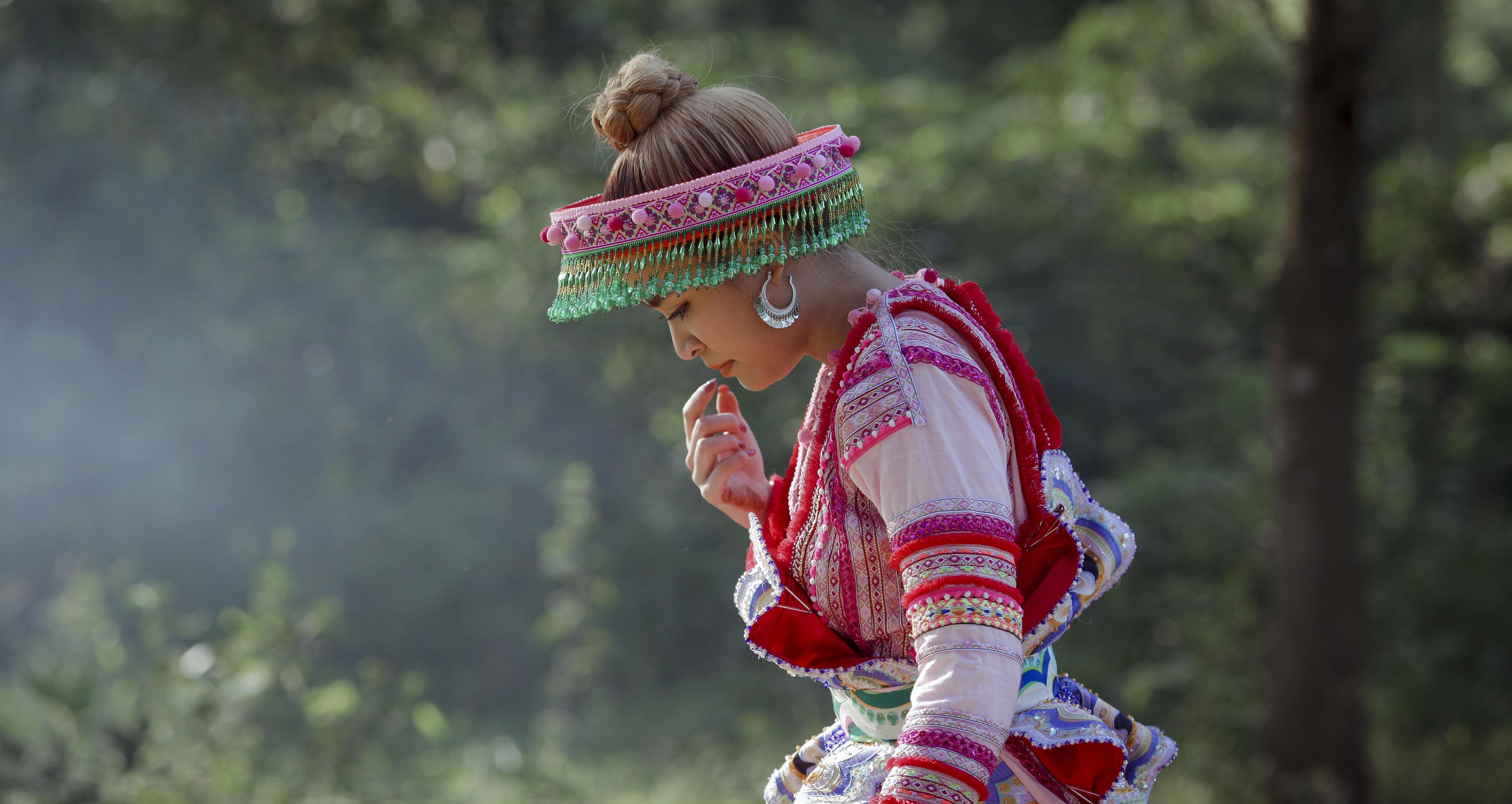 Trang phuc Hoang Thuy Linh anh 3