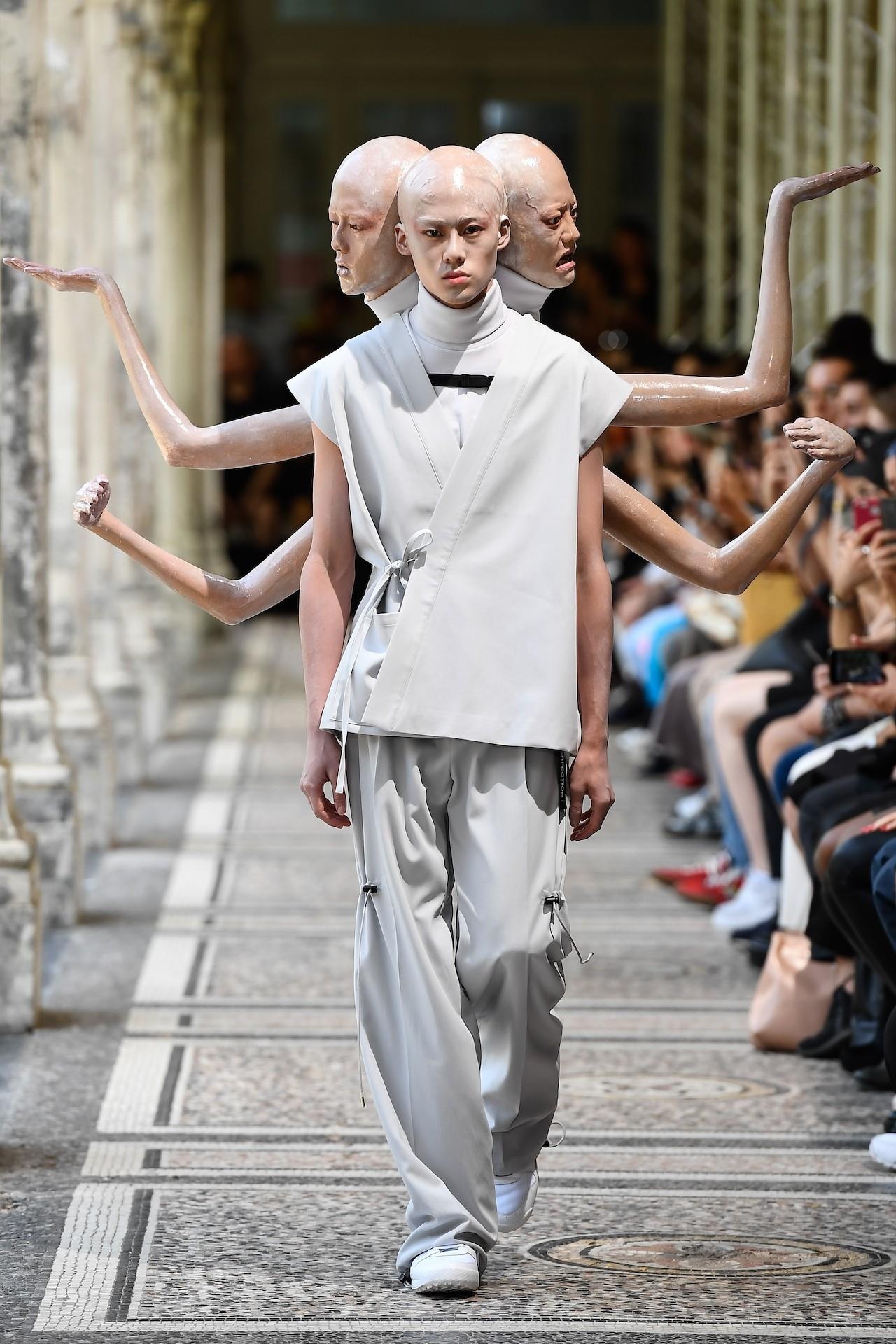 Nguoi mau di biet anh 1