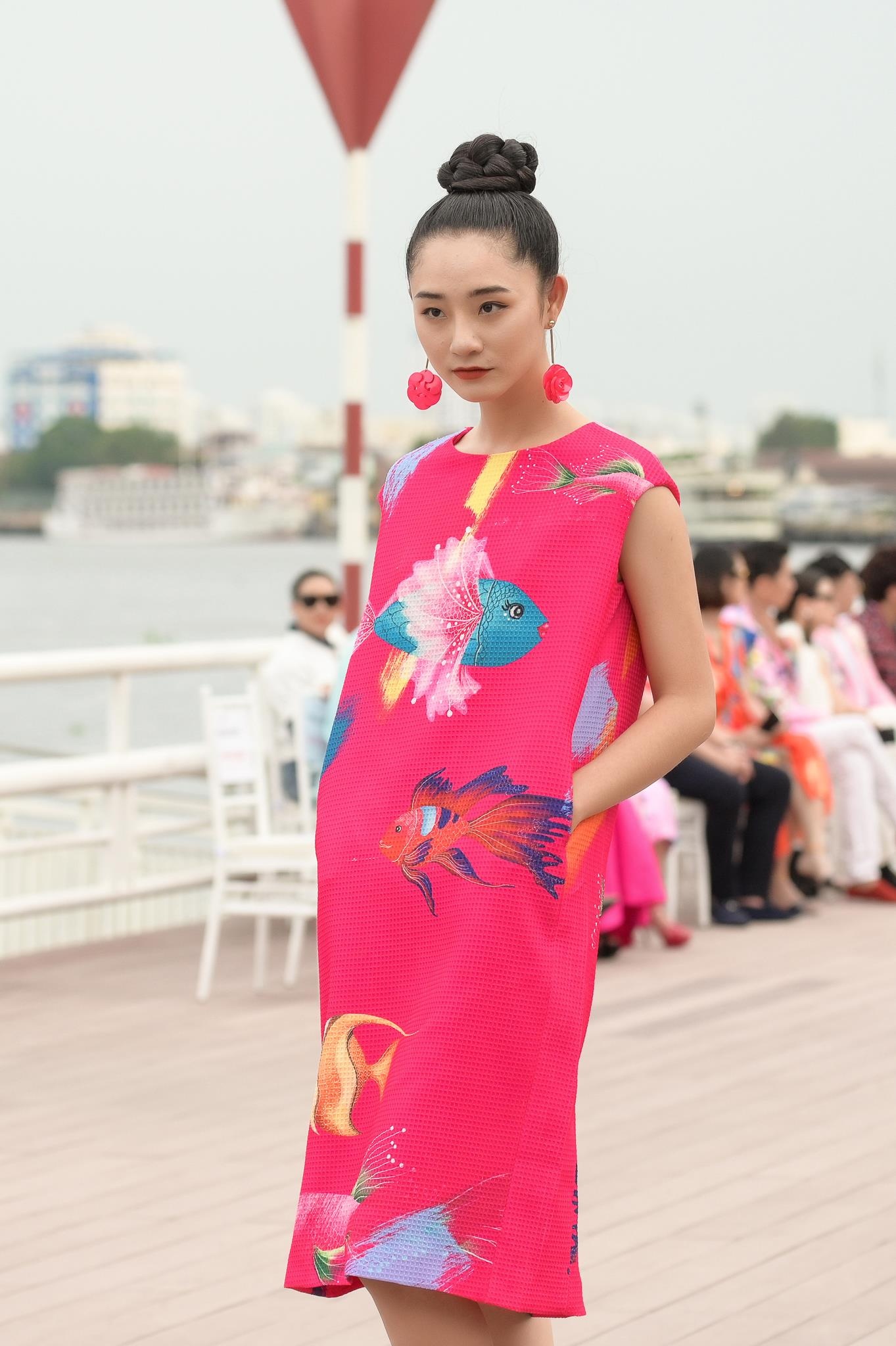 Show dien thoi trang anh 13