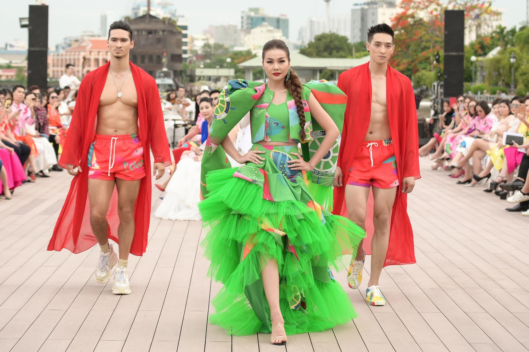 Show dien thoi trang anh 3