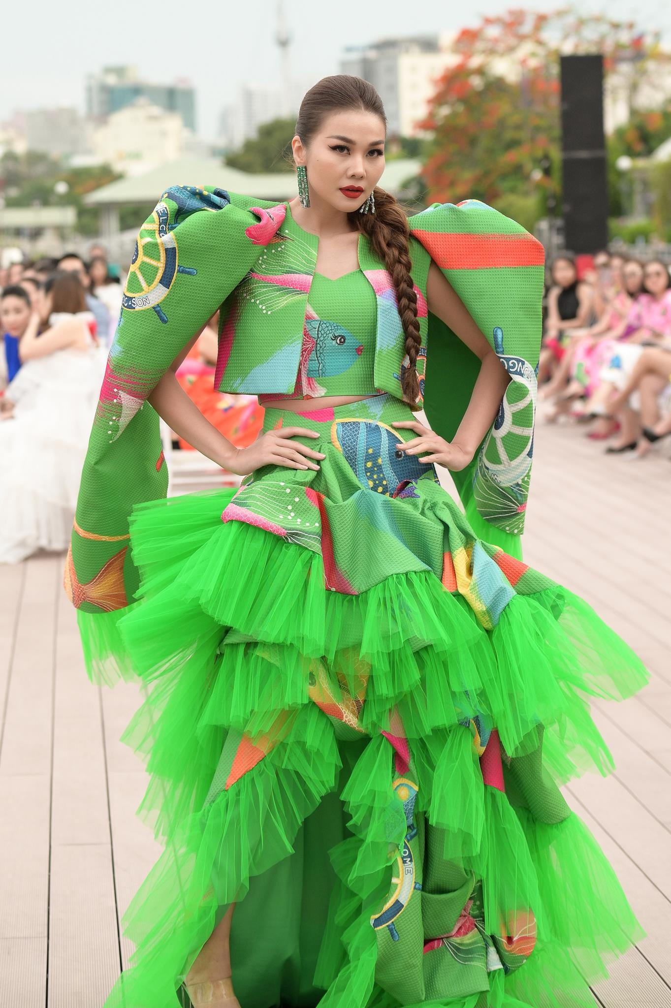 Show dien thoi trang anh 9