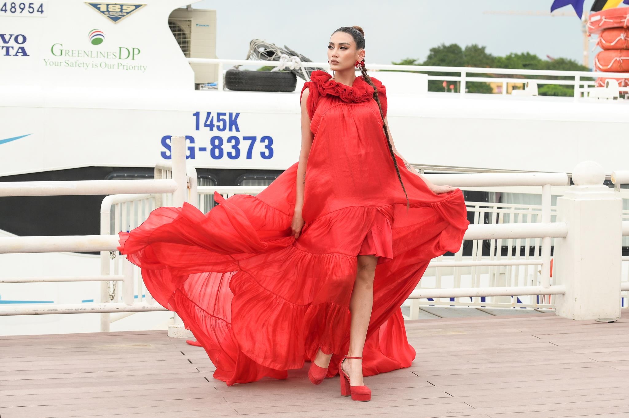 Show dien thoi trang anh 1