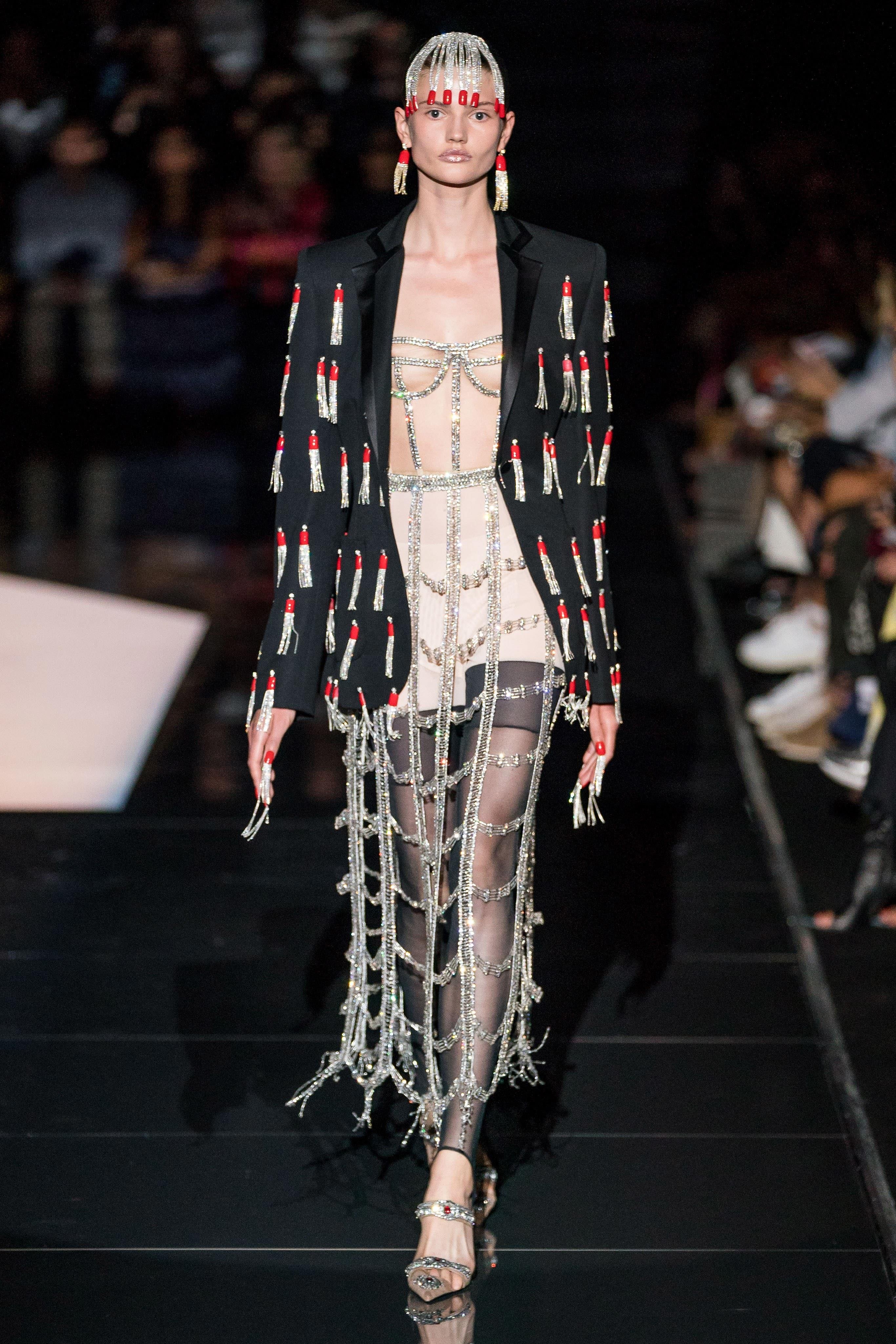 Nguoi mau nguc tran anh 2