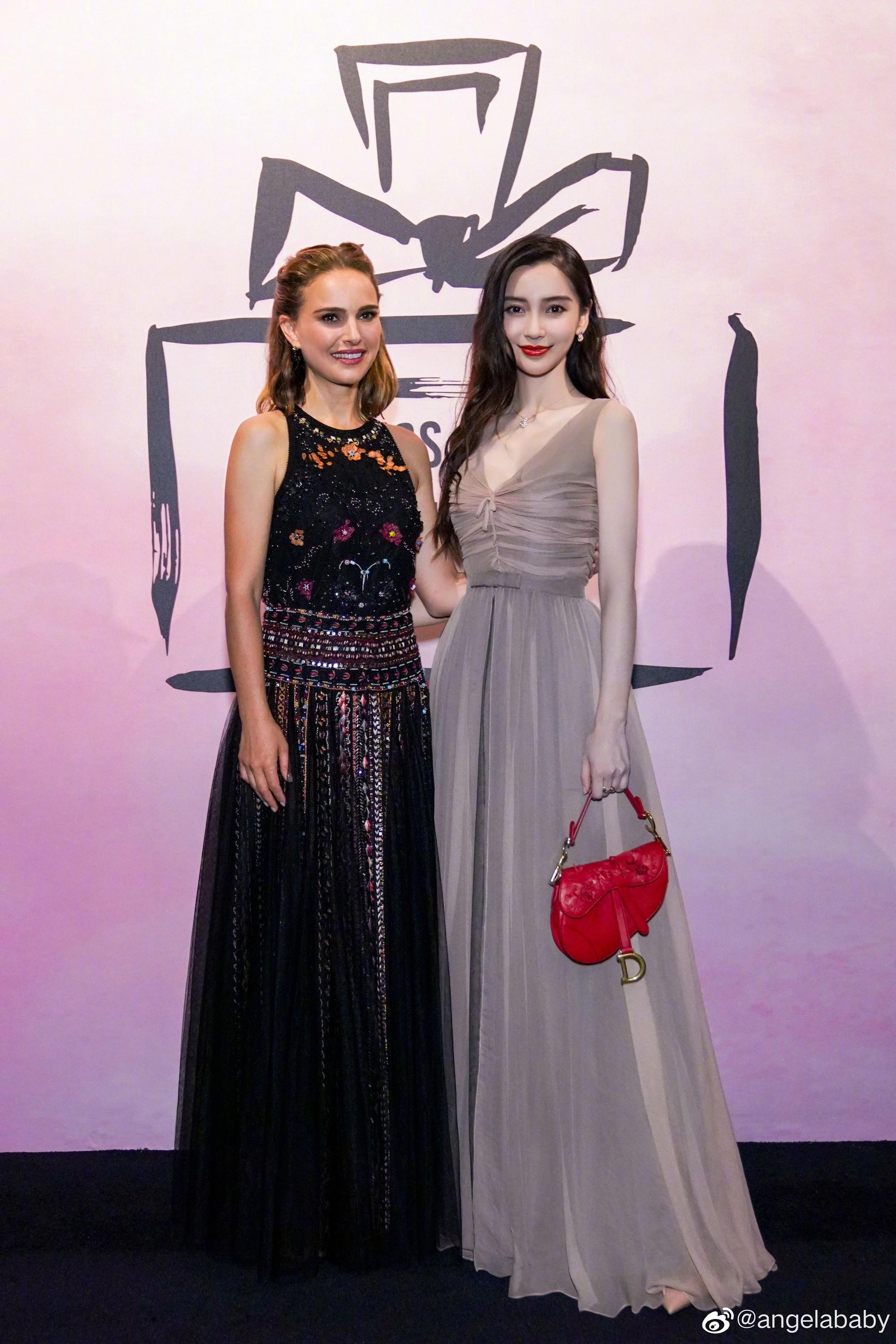 Angela Baby khoe nguc anh 1