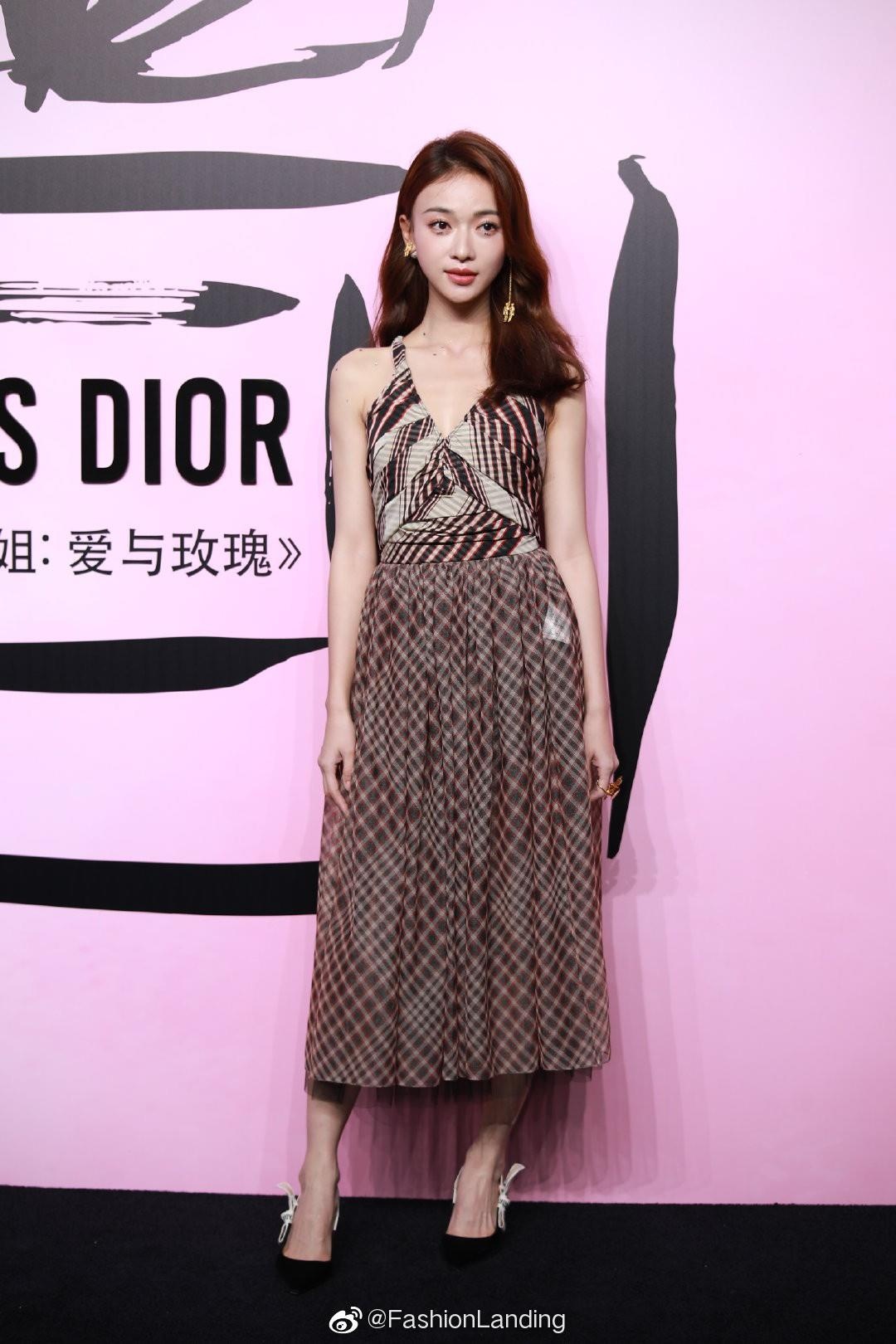 Angela Baby khoe nguc anh 3