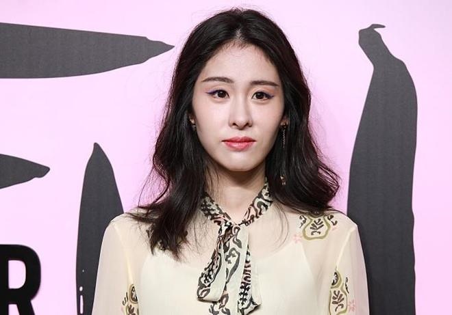 Angela Baby khoe nguc anh 7