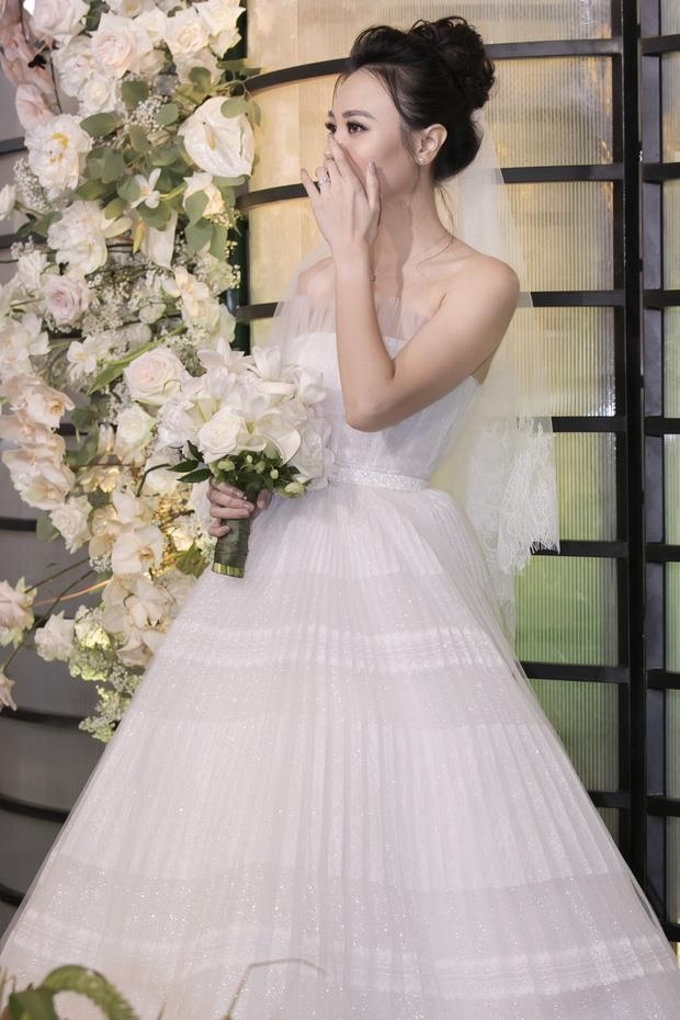 Vay cuoi Dam Thu Trang anh 2