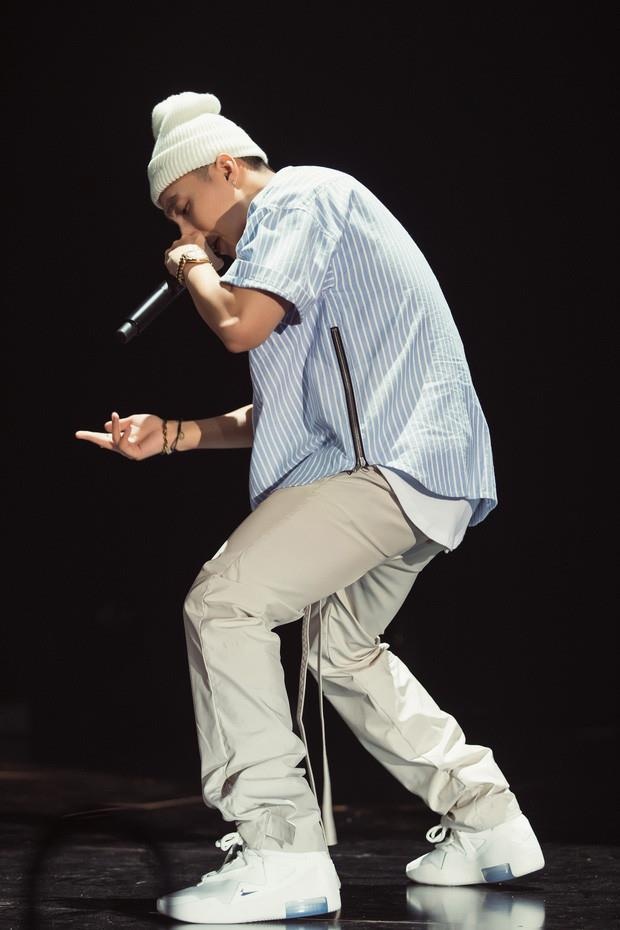 Son Tung tang qua cho fan anh 7