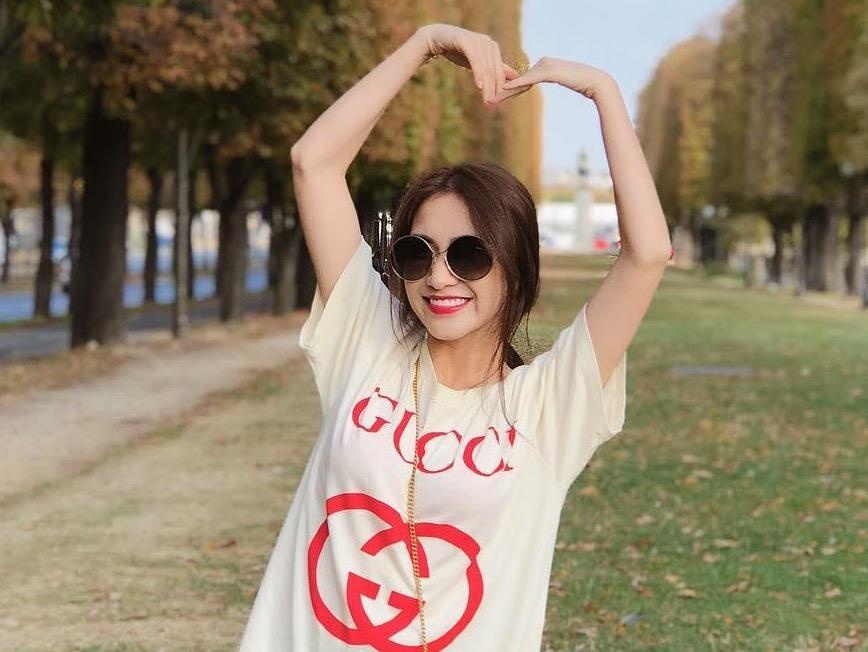 Truoc tin don giai nghe, Hoa Minzy da 'lot xac' the nao trong an mac? hinh anh