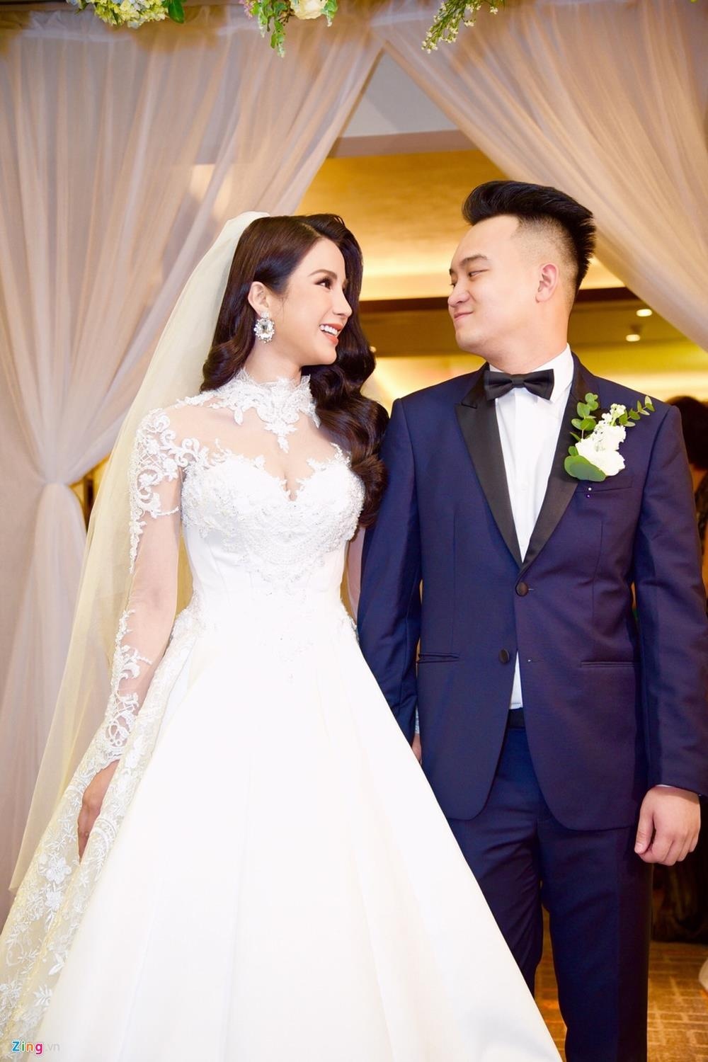 Vay cuoi sao Viet anh 12