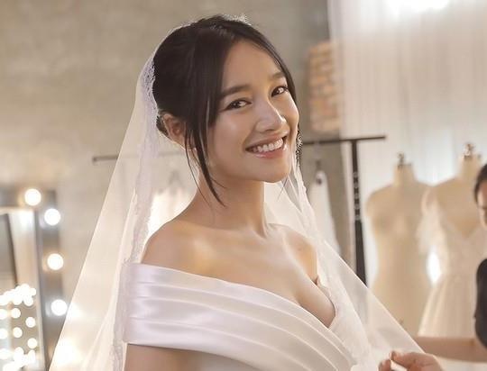 An y dang sau vay cuoi dat do cua Nha Phuong va dan sao Viet hinh anh