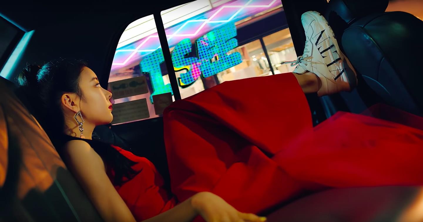 Thoi trang hang hieu ITZY anh 8