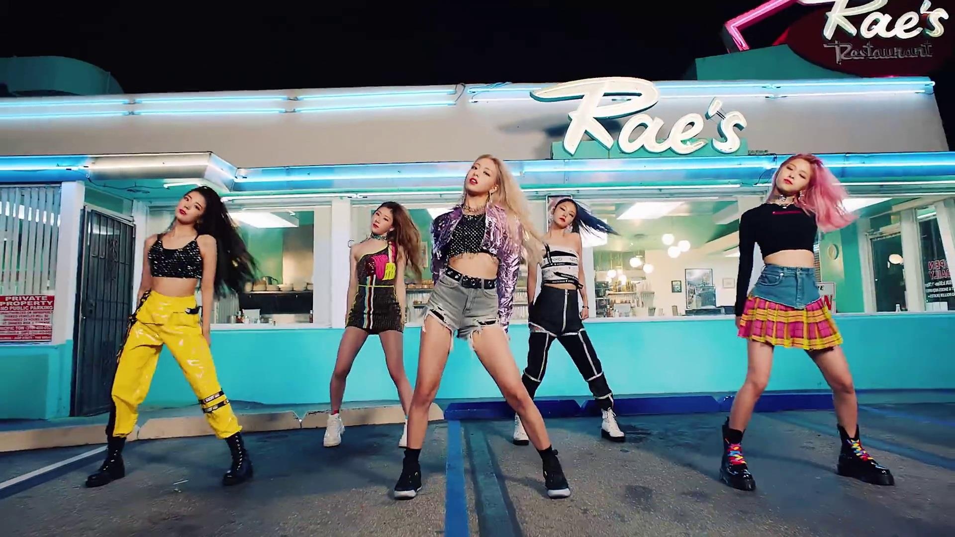 Thoi trang hang hieu ITZY anh 5