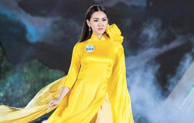 A hau Tuong San trinh dien ao dai goi nho den Pham Huong hinh anh