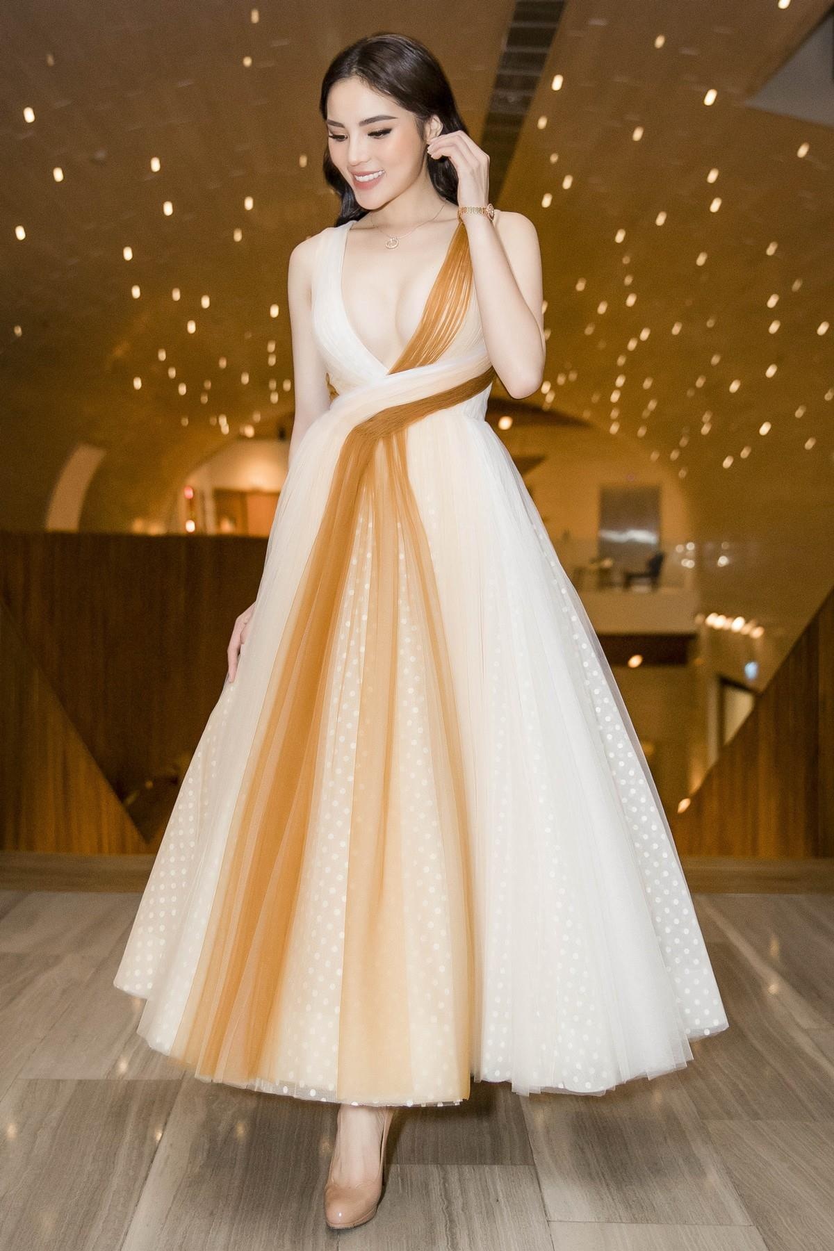 Phong cach thoi trang sexy cua Hoa hau anh 12