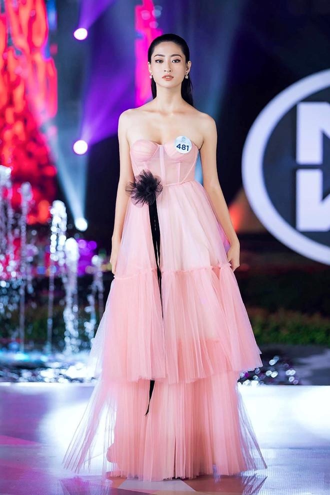 Phong cach thoi trang sexy cua Hoa hau anh 14