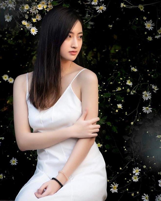 Phong cach thoi trang sexy cua Hoa hau anh 15