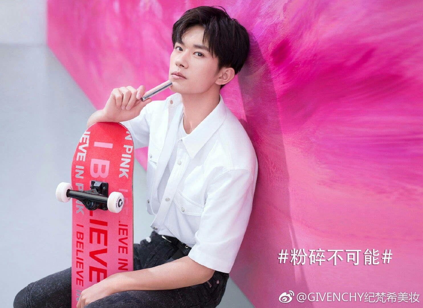 Ngoi sao dinh lum xum tay chay anh 3