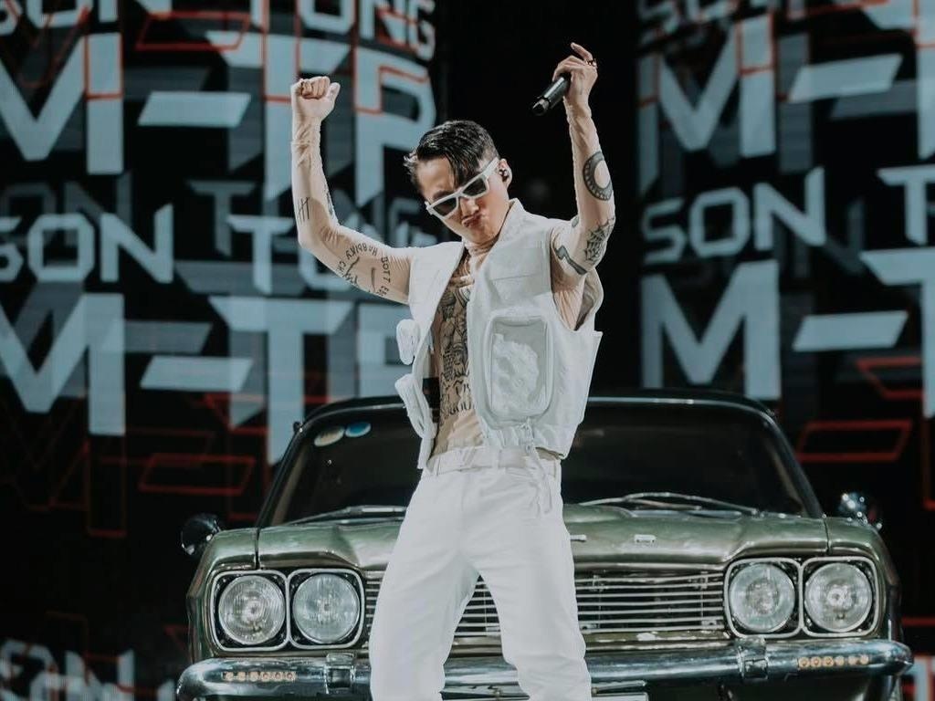 Bo trang phuc nao cua Son Tung M-TP dat nhat Sky Tour 2019? hinh anh