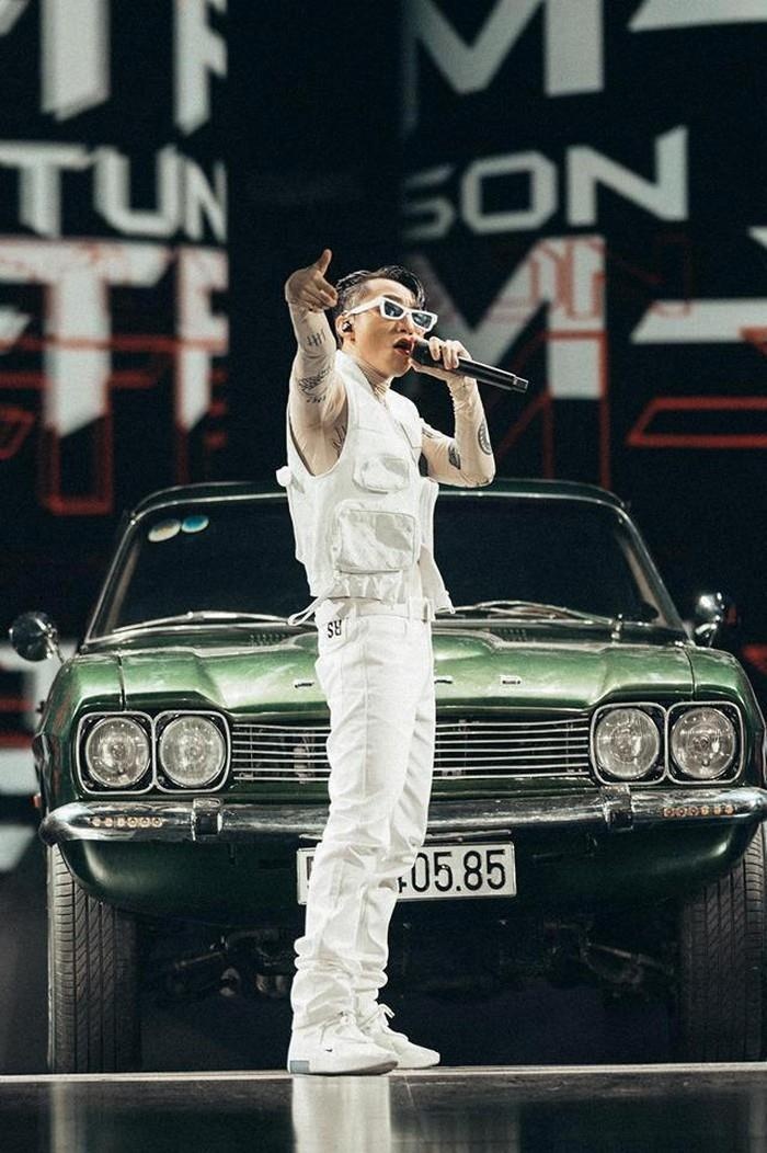 Trang phuc dat do cua Son Tung tai Sky Tour 2019 anh 12