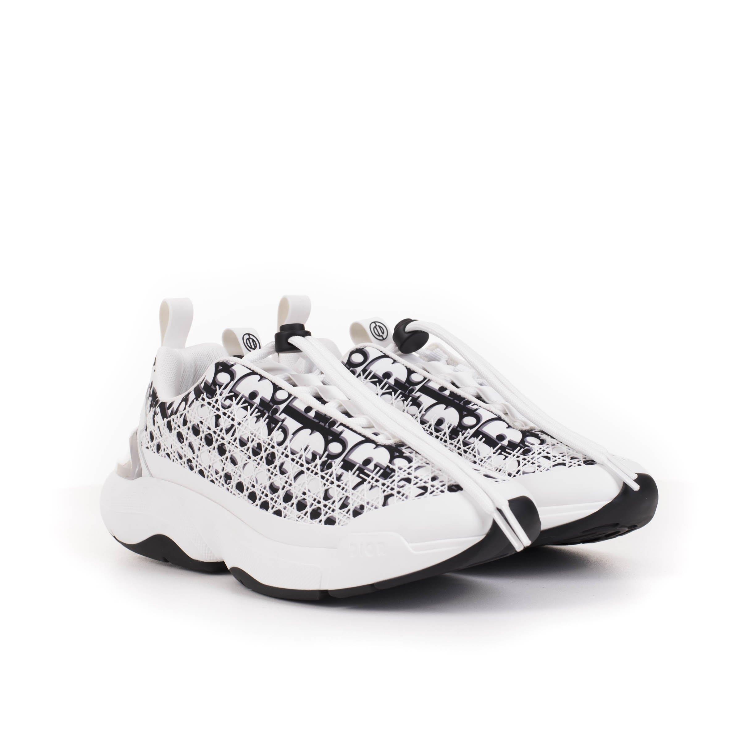 Trang phuc dat do cua Son Tung tai Sky Tour 2019 anh 19