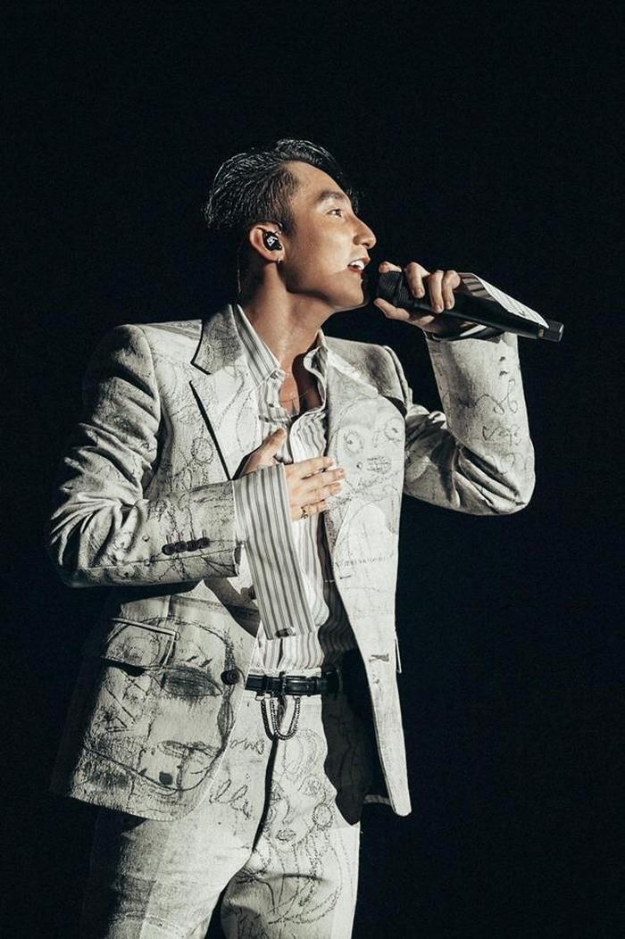 Trang phuc dat do cua Son Tung tai Sky Tour 2019 anh 21