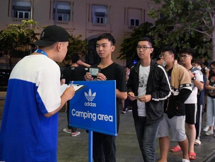 Ban giay lai ngay 4-6 trieu dong nen moi an ngu 10 ngay o Bitexco? hinh anh