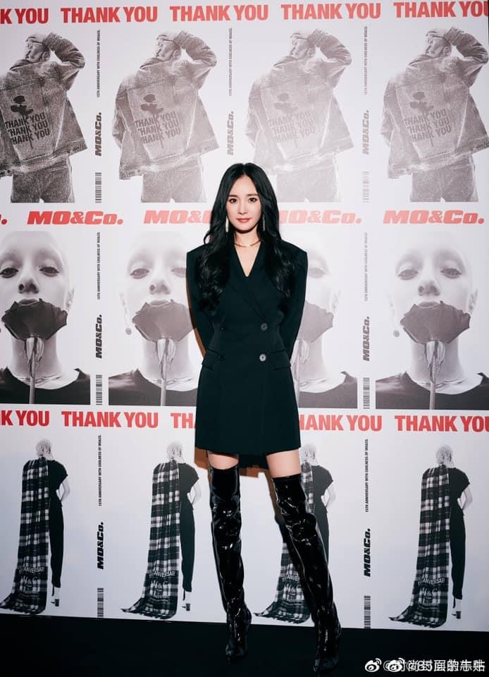 Duong Mich chuong trang phuc khoe chan dai anh 2