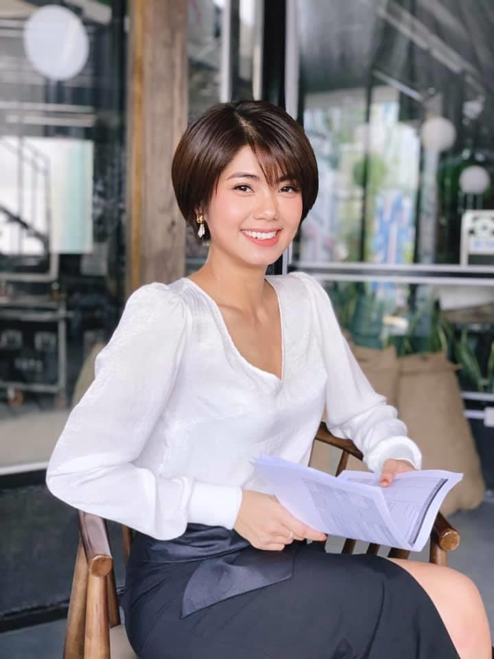 Phong cach thoi trang Dam Phuong Linh anh 4