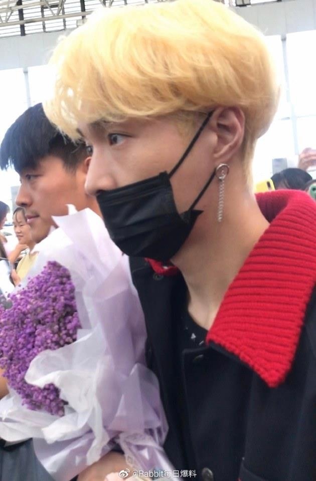 Lay nhuộm tóc vàng kim ảnh 1 Lay nhuom toc vang kim anh 1