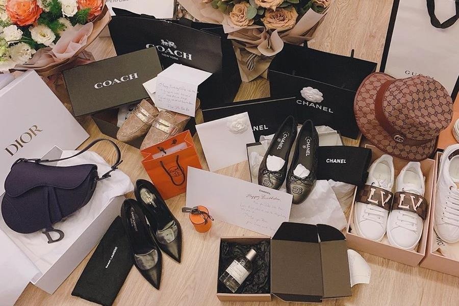 Diep Lam Anh khoe qua sinh nhat toan do hieu tu hoi ban than noi tieng hinh anh