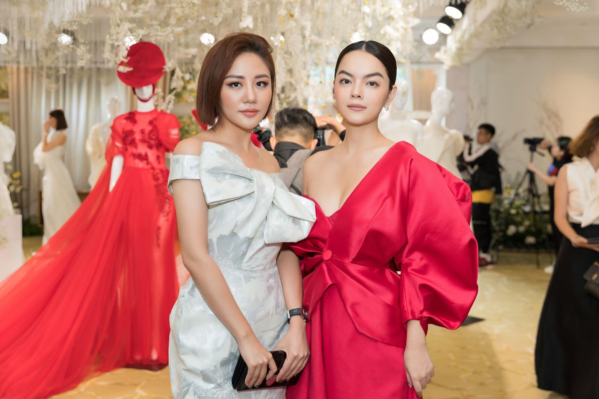 Hoang Thuy khoe nguc day anh 9