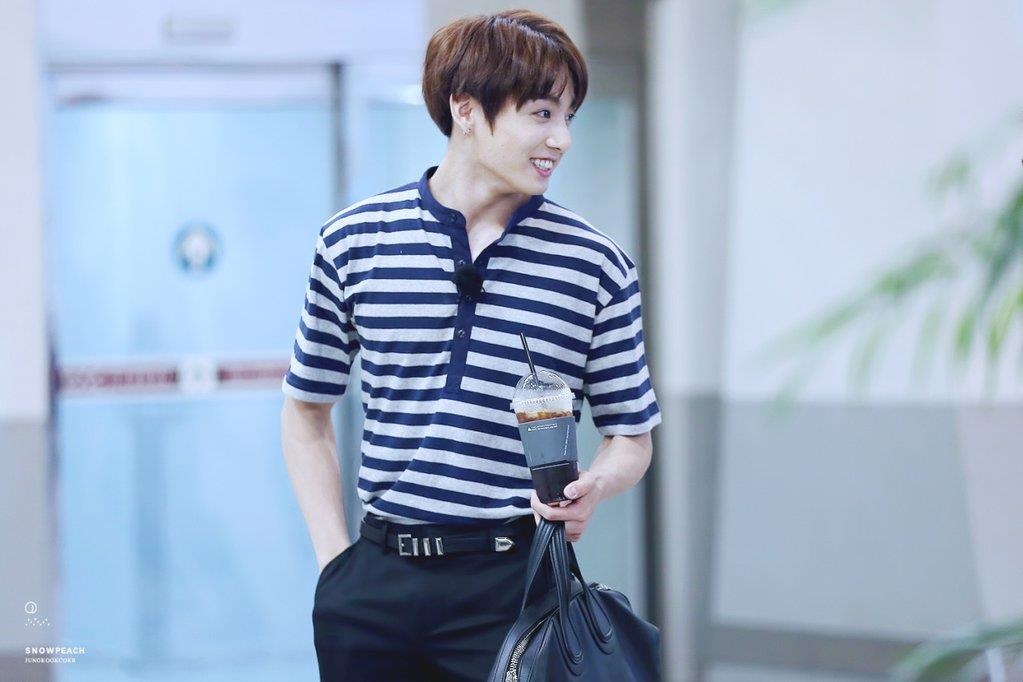 Phong cách thời trang của Jung Kook  ảnh 7 Phong cach thoi trang cua Jung Kook anh 7