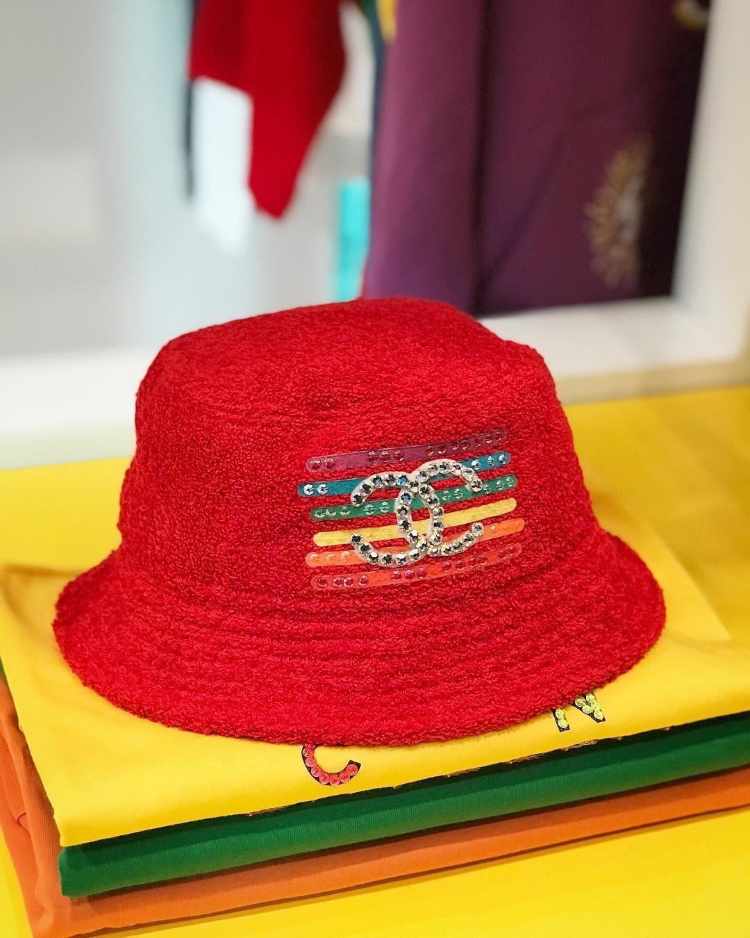 Pharrell Williams ra mat sandals anh 5