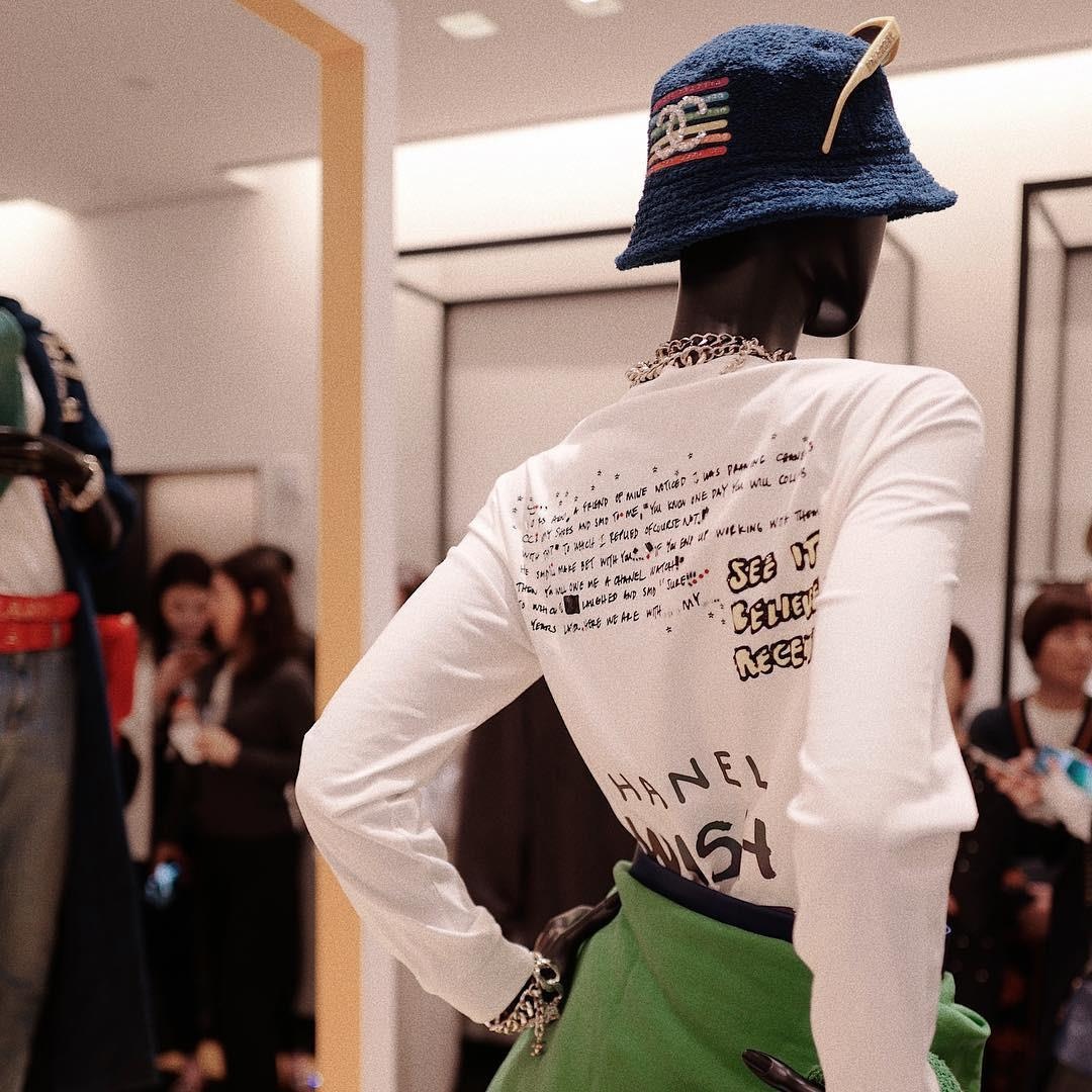 Pharrell Williams ra mat sandals anh 4