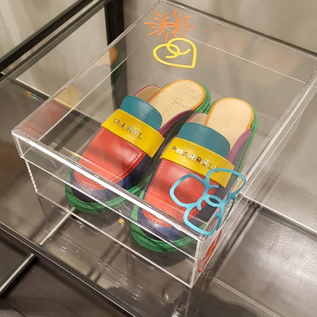 Pharrell Williams ra mat sandals anh 3