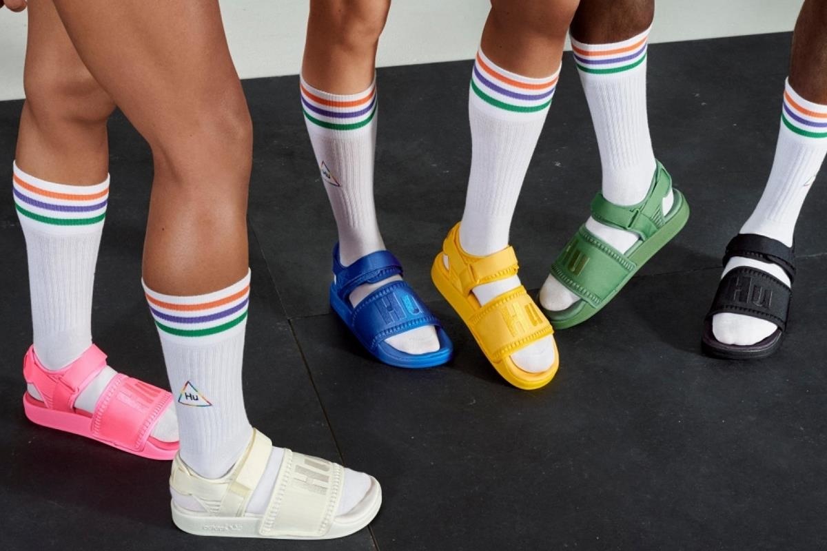 Ban se bo 2 trieu dong mua doi sandals mau sac cua Pharrell Williams? hinh anh