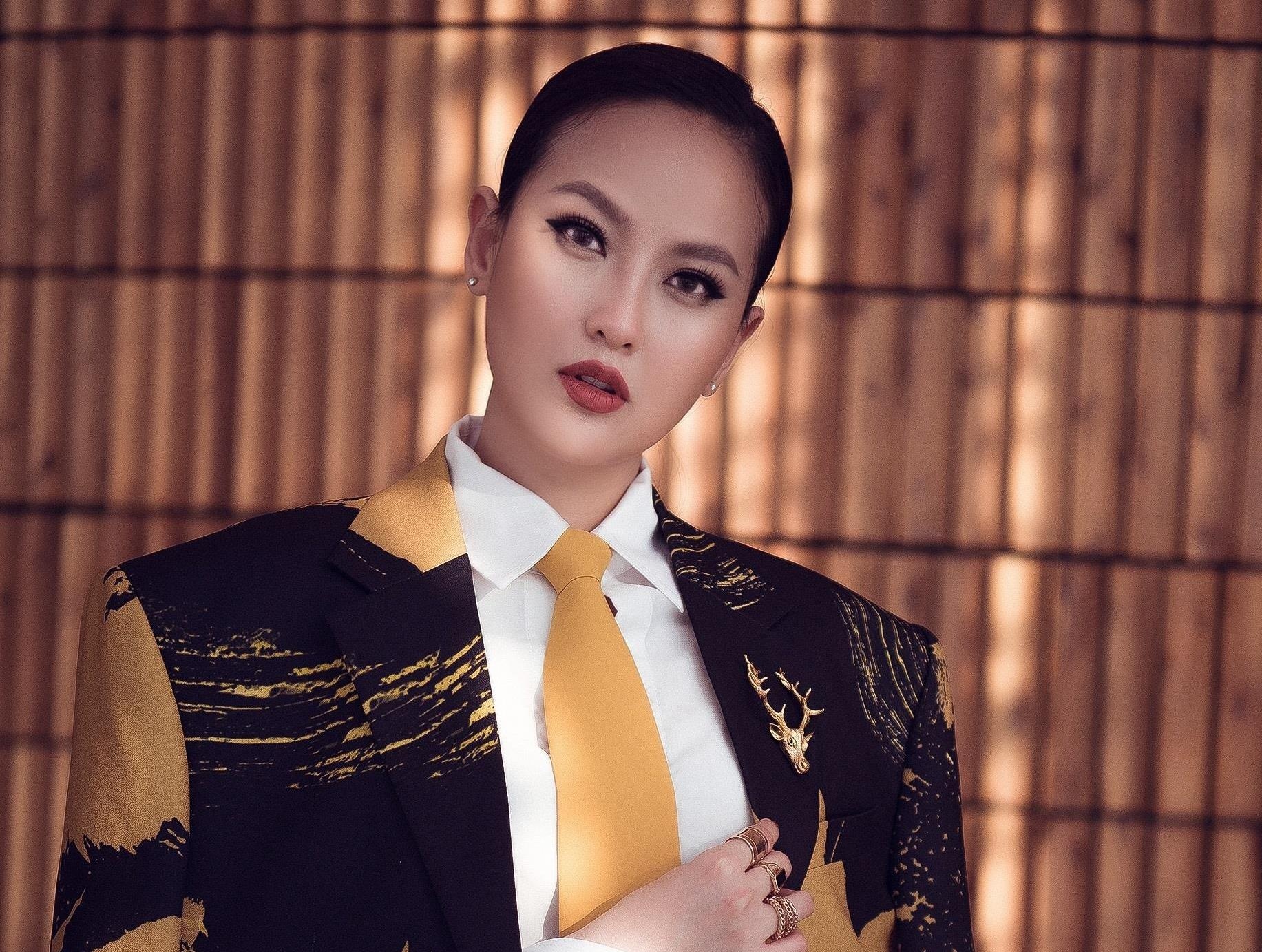 Voi than hinh phat tuong, Khanh Ngan da chon trang phuc the nao? hinh anh