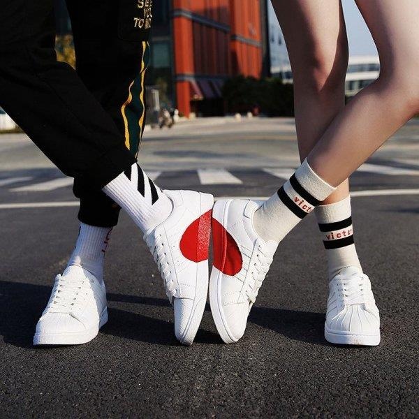 Sinh viên bị hôi chân ảnh 1 Sinh vien bi hoi chan anh 1