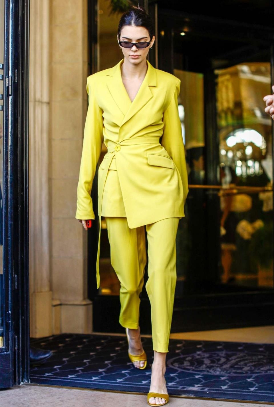 Kendall Jenner chuong do khoe eo anh 8