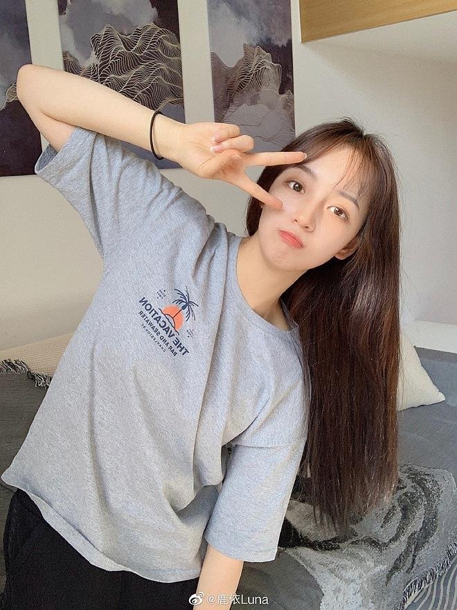 Phong cach thoi trang ban gai Luu Diec Pham anh 7