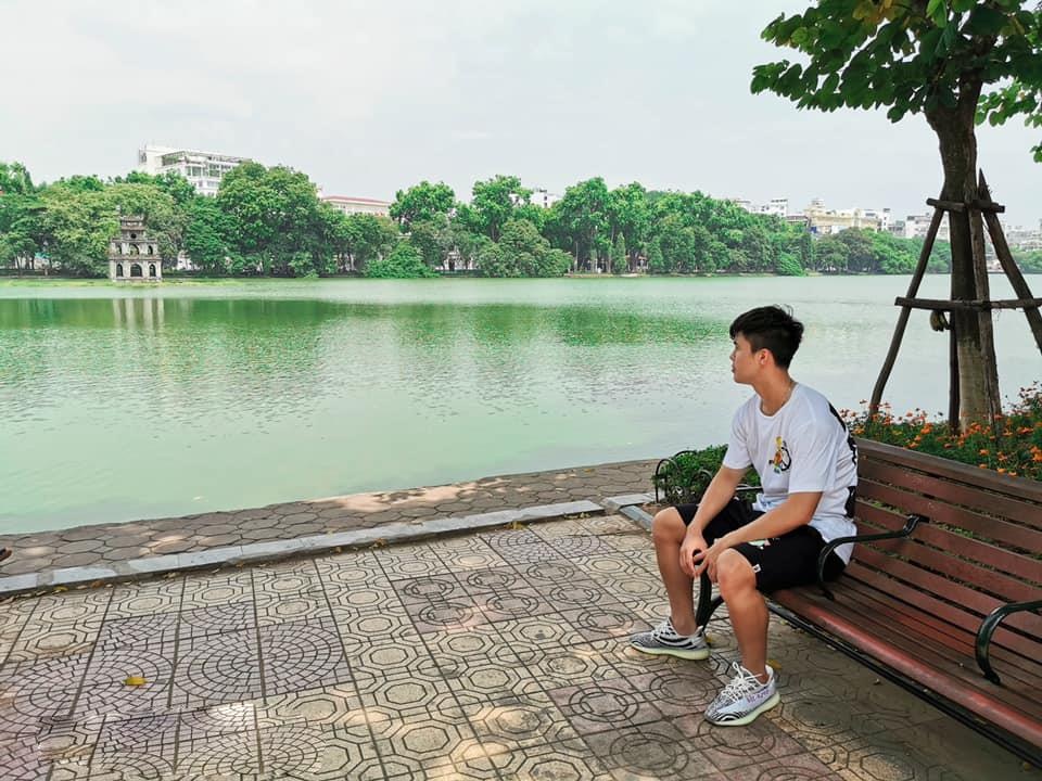 Cau thu Viet Nam chuong giay Yeezy anh 3