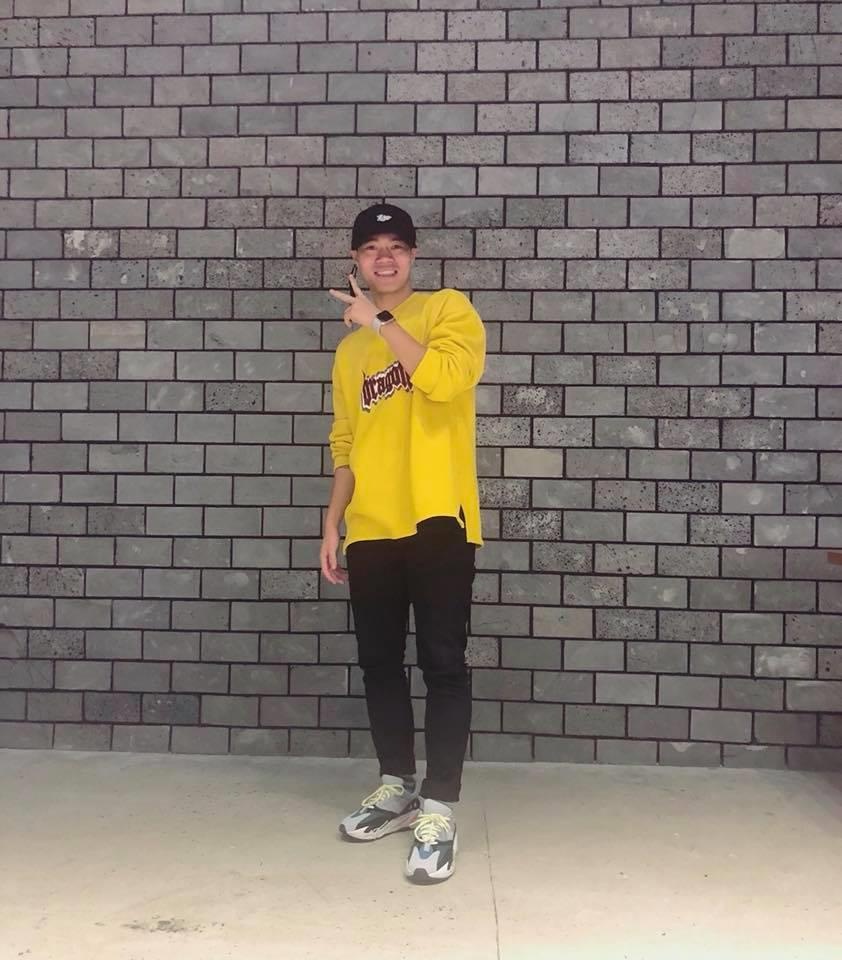 Cau thu Viet Nam chuong giay Yeezy anh 9