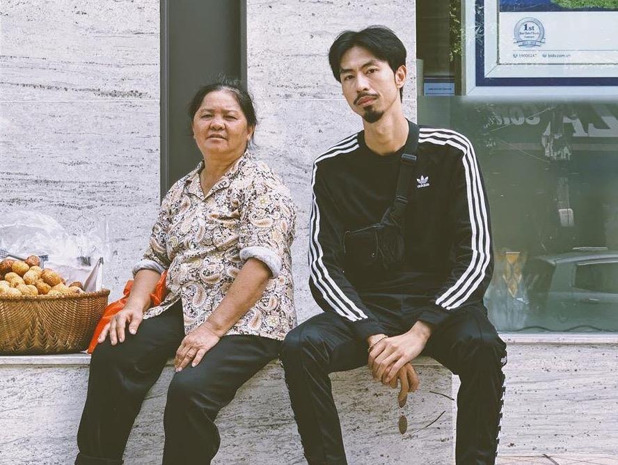 Soobin mac ca cay Louis Vuitton, Den Vau di giay doi voi co ban banh hinh anh