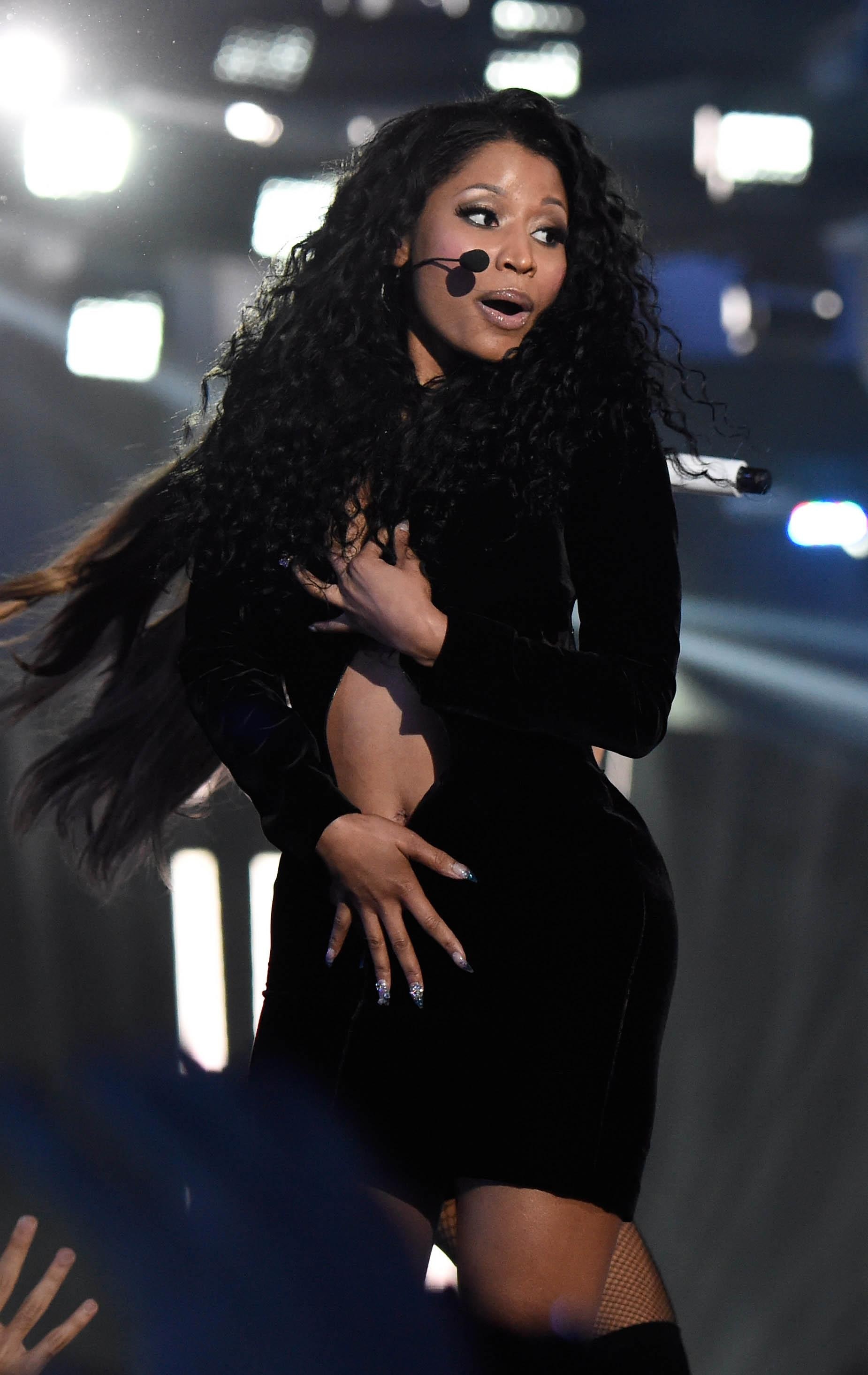 Sự cố trang phục của Nicki Minaj ảnh 2 Su co trang phuc cua Nicki Minaj anh 2