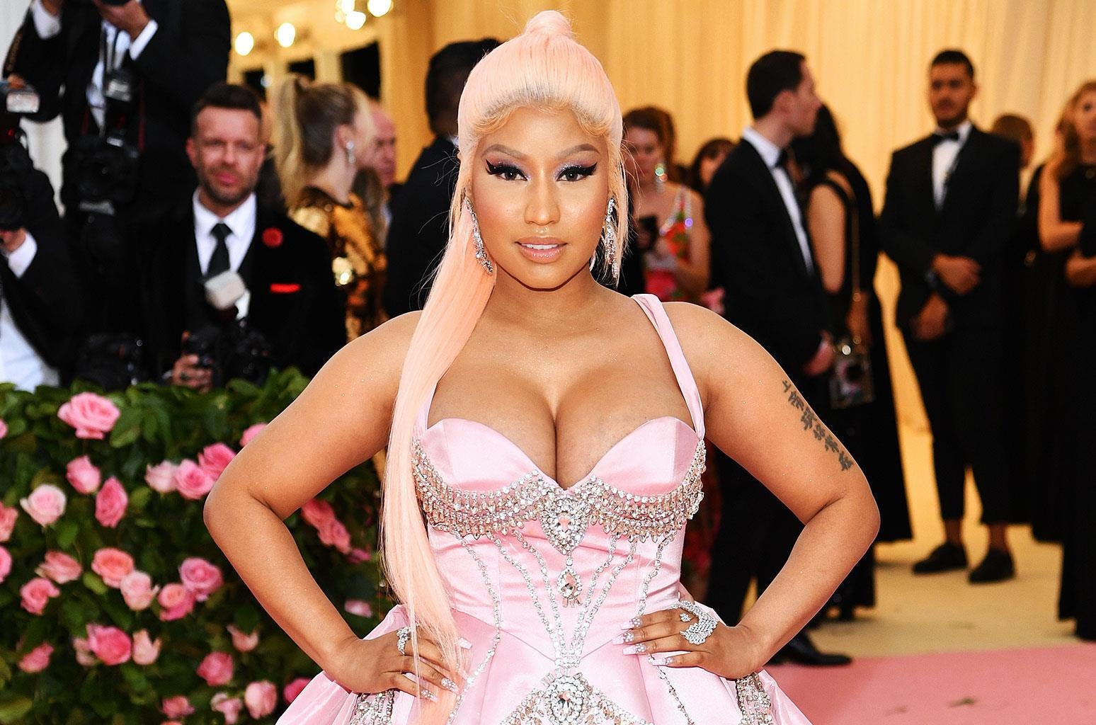 Nicki Minaj khoe than tao bao anh 9